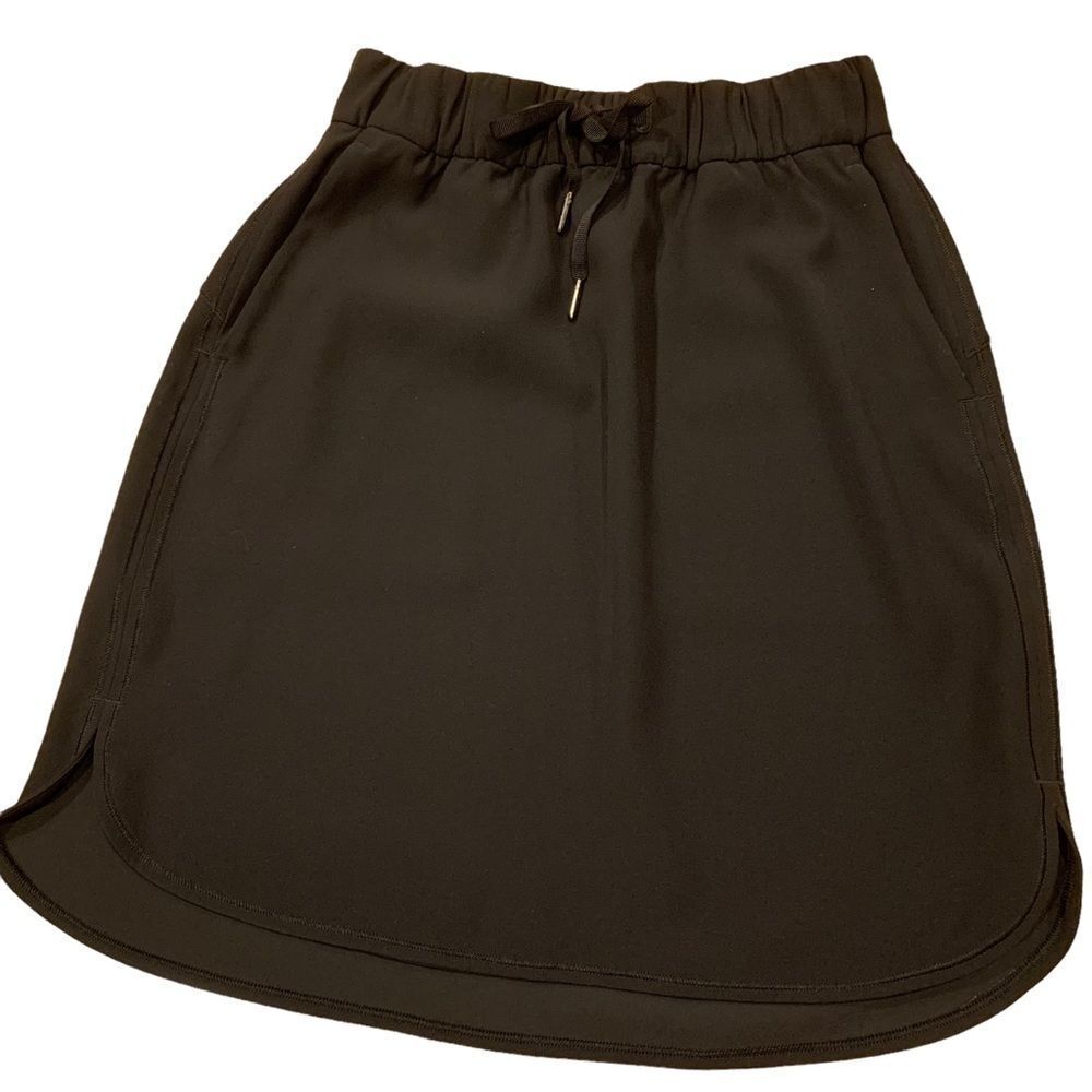 Lululemon On The Fly‎ Black Skirt 6